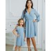 Одинаковые серо-голубые платья для мамы и дочки с длинными шифоновыми рукавами Ангелина М-2175