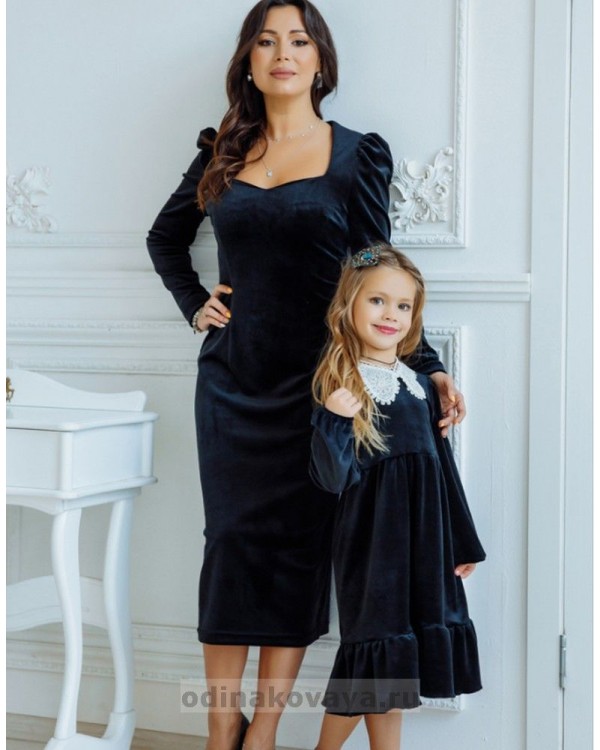 Комплект бархатных платьев для мамы и дочки Селебрити черные М-2177