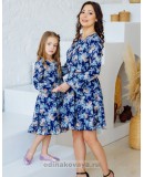 Одинаковые платья для мамы и дочки с цветочным принтом Пленэр М-2182 синий