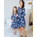 Одинаковые платья для мамы и дочки с цветочным принтом Пленэр М-2182 синий