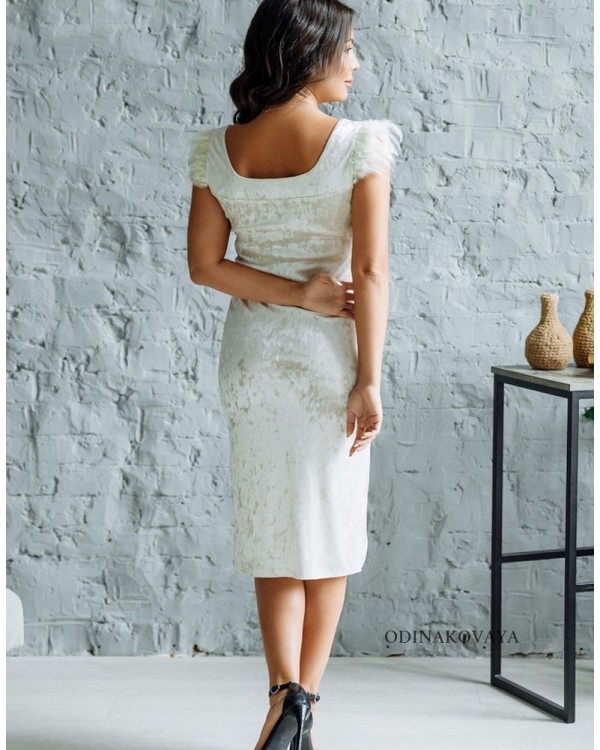Комплект нарядных бархатных платьев в одном стиле для мамы и дочки Николь М-2201 белый