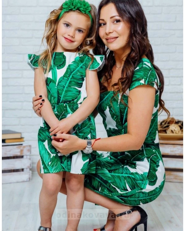 Комплект летних платьев в стиле Family Look для мамы и дочки Марсель М-2132 зеленый
