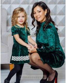 Комплект бархатных платьев в одном стиле для мамы и дочки Гламур М-2111