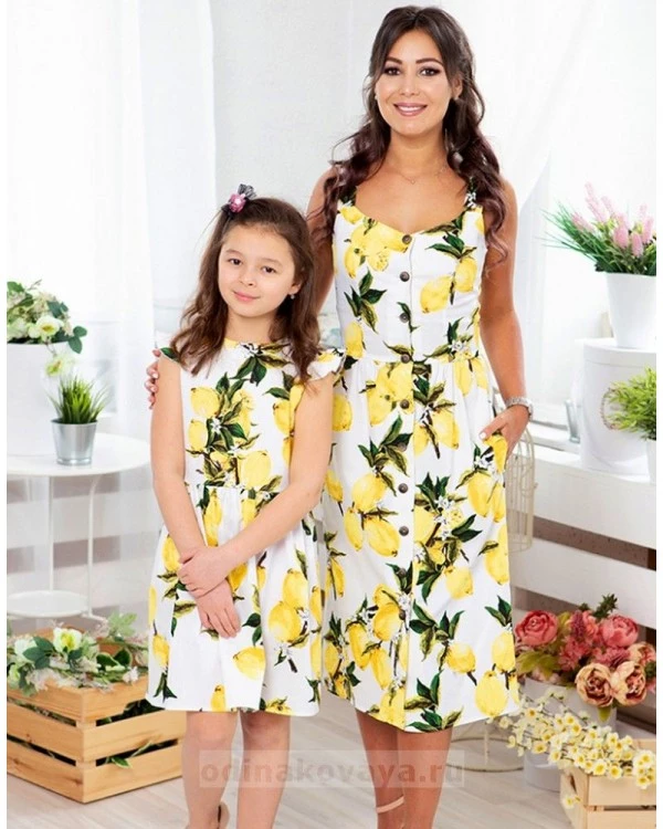 Комплект летних платьев в стиле Family Look для мамы и дочки Фруктовый микс М-2070 цвет желтый