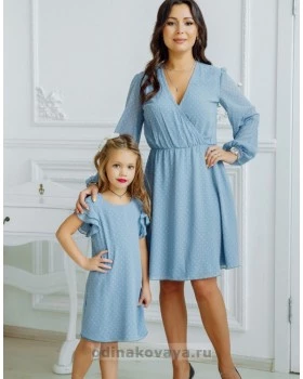 Одинаковые серо-голубые платья для мамы и дочки с длинными шифоновыми рукавами Ангелина М-2175
