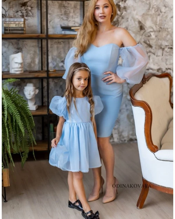 Комплект вечерних нарядных платьев в одном стиле для мамы и дочки Мэрилин М-2203 голубой