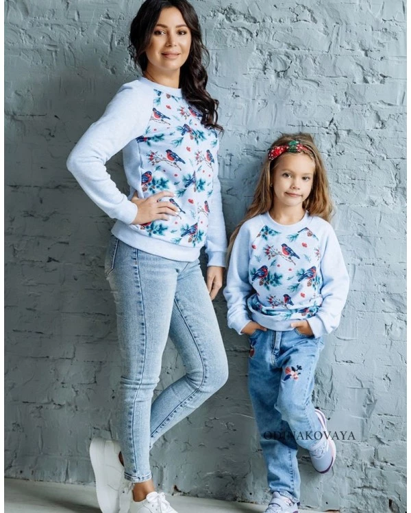 Новогодние свитшоты в стиле family look для мамы и сына Снегири М-2200