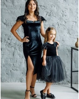 Комплект нарядных бархатных платьев для мамы и дочки Николь М-2201 черный