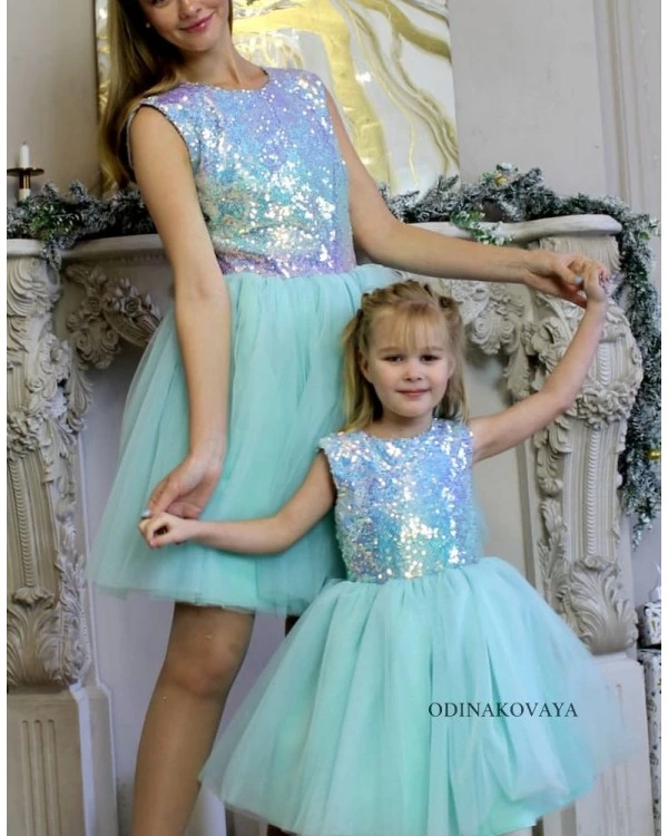 Пышный комплект платьев для мамы и дочки с пайеткой Family look  2138